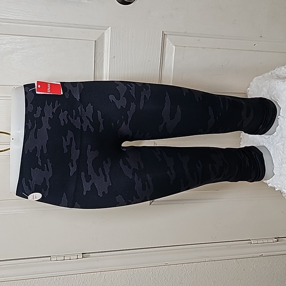 Spanx Seamless Cropped Leggings - Picture 1 of 9